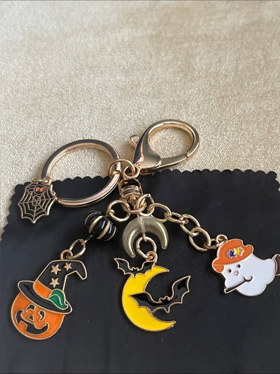 Accessories - Spooky Orange 🍊 and Yellow 🦇 👻Key/Card Holder with Halloween Charm Accents